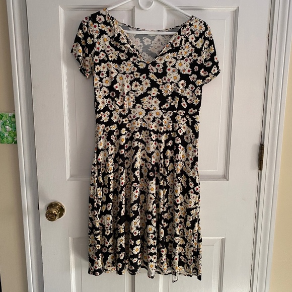 Salaam “Annie” Daisy print - Picture 1 of 6